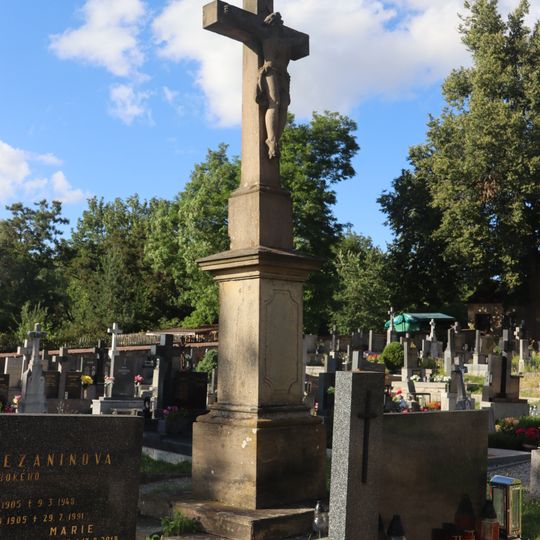 Hřbitovní kříž na hřbitově v Jinošově