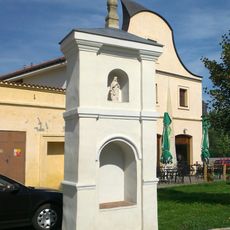 Výklenková kaplička - poklona s obrazem svaté Barbory