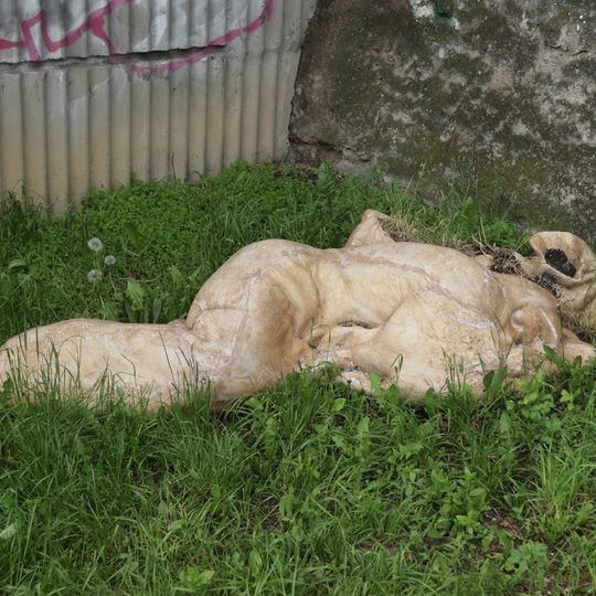 Socha bezdomovce v ulici Nad Vinným potokem