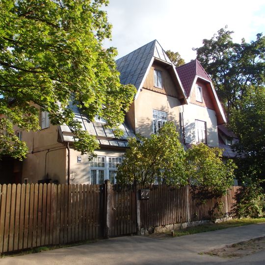 Dzīvojamā ēka - dvīņu māja