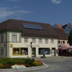 Wohn- und Geschäftshaus