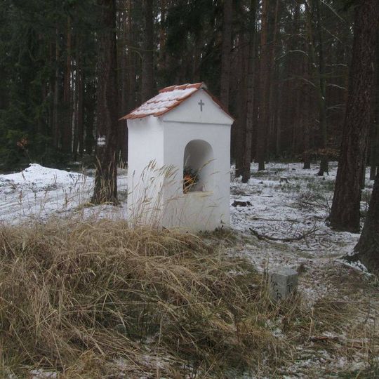 Kaplička severně od Hradišťan na rozcestí