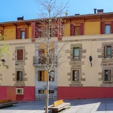 Casa Plaza De Santa María 1 / De Las Escuelas 11