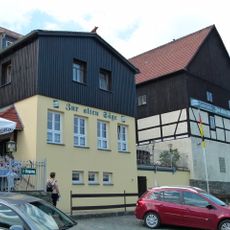 Four-sided farm with residential stable house (No. 8), side building, barn and pull-out house (No. 8a) Schustergasse 8; 8a