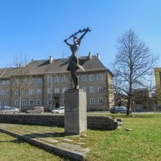 Socha Májový pozdrav v Šumperku na Masarykově náměstí