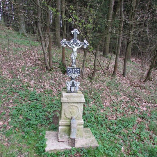 Kříž u říčky Olešná vedle cesty mezi Služátkami a Olešnou