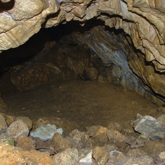 Magazyn Cave