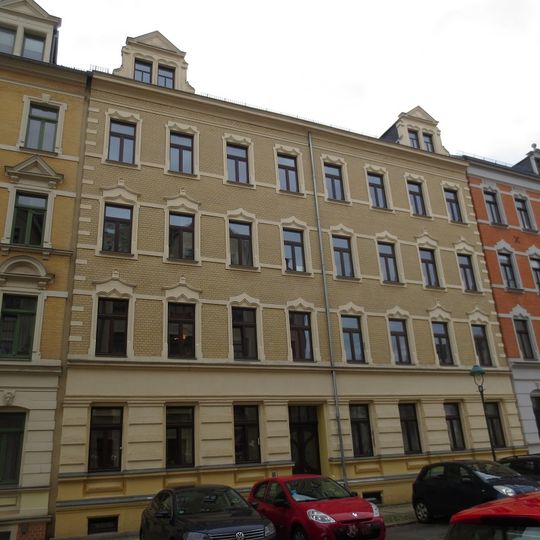 Mietshaus in geschlossener Bebauung Leonhardtstraße 15