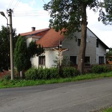 Kříž v Čilé u křižovatky