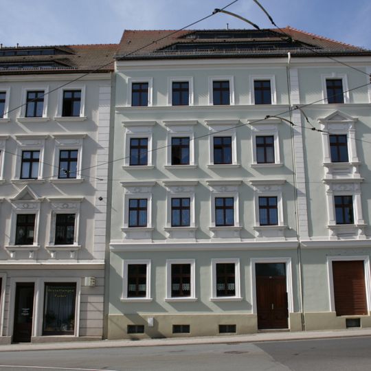 Mietshaus, vom Typus in geschlossener Bebauung, mit Laden mit originaler Front, Eckhaus zur Hohe Straße Heilige-Grab-Straße 12