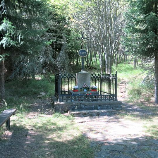 Kříž u silnice severně od Kovářské