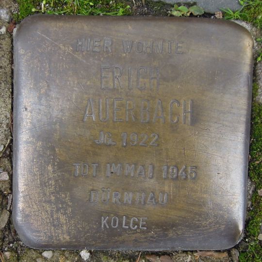 Stolperstein en memoria de Erich Auerbach