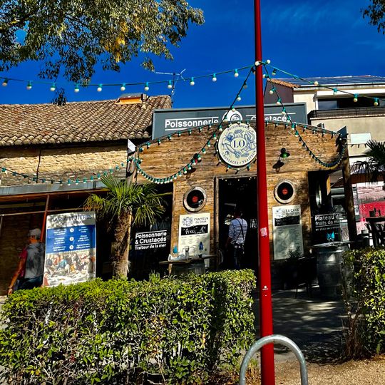 Farmers market in Coustellet