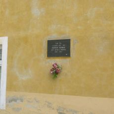 Pamětní deska Bedřicha Bernaua na domě 145 v Radonicích