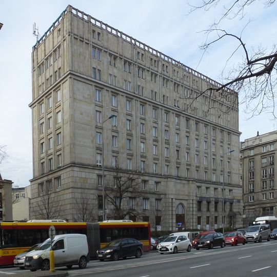 Blok przy ulicy Waryńskiego 9