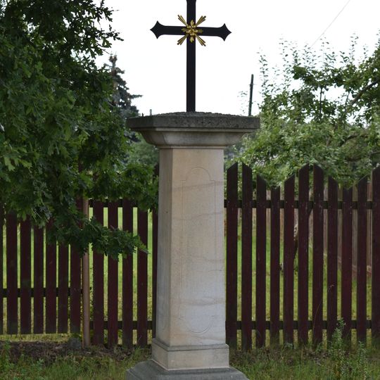 Kříž proti čp. 63 v Plešnicích