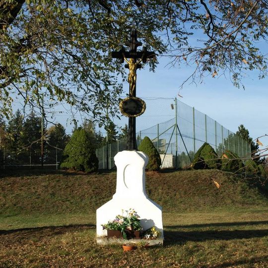 Kříž v Líšnici u golfového hřiště