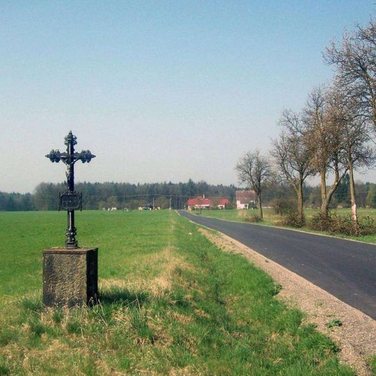 Kříž západně od Stádlece