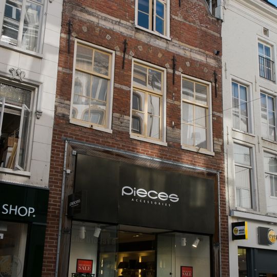 Pand met afgeknotte puntgevel