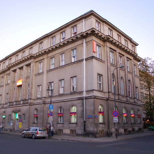 Budynek przy pl. Dąbrowskiego 3 w Warszawie