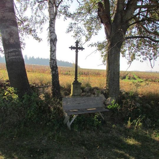 Kříž východně od Řemenova u silnice do Plevnice