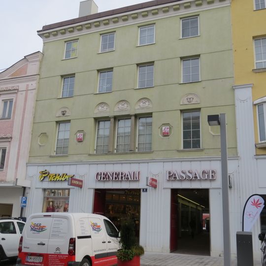 Wohn- und Geschäftshaus