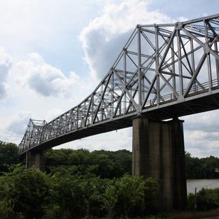 Verlassene Eisenbahnbrücke in Clarendon