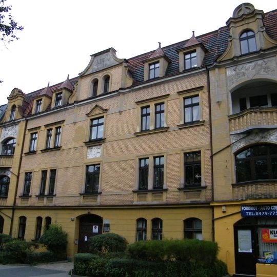 Kamienica z oficynami