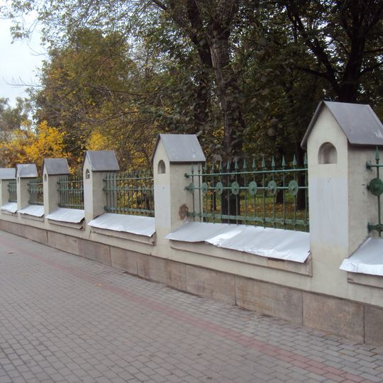 Ограда вдоль Ленинского проспекта