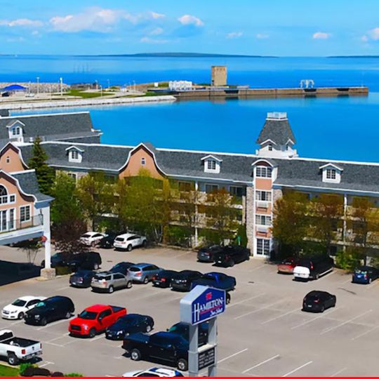 Hamilton Inn Select - Beachfront