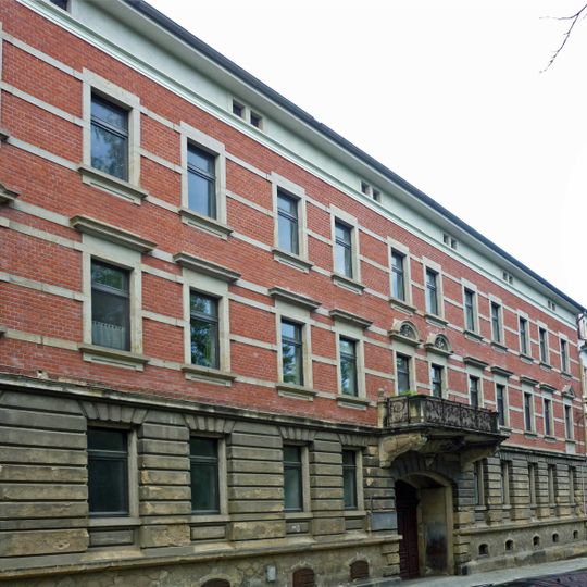 Mietshaus in geschlossener Bebauung Mühlstraße 20