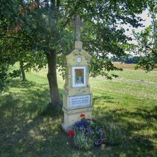 Kříž v Hačkách u mlýna