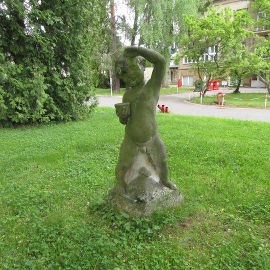 Socha v Šumperku v areálu nemocnice