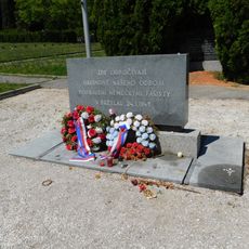 Pomník odbojářů popravených v lednu 1945 v Breslau na čestném pohřebišti na Ústředním hřbitově v Brně