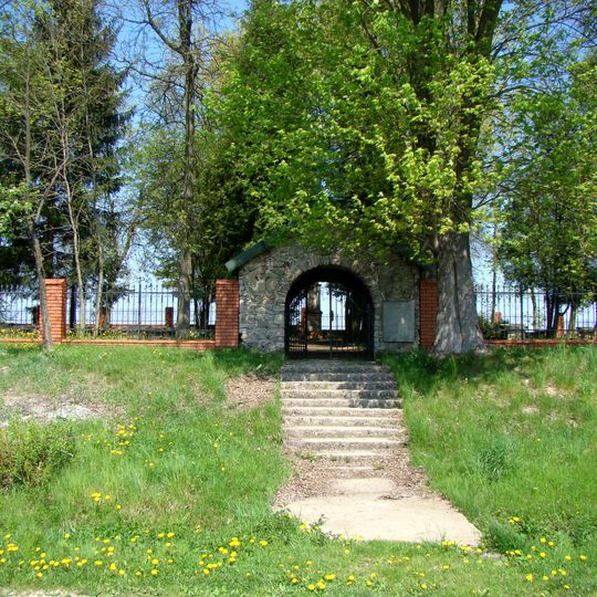 Cmentarz wojenny w Iwaniskach