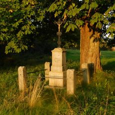 Kříž u cesty západně od Otročína