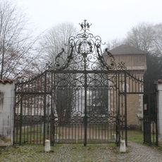 Grille d'entrée du château de la Moussière