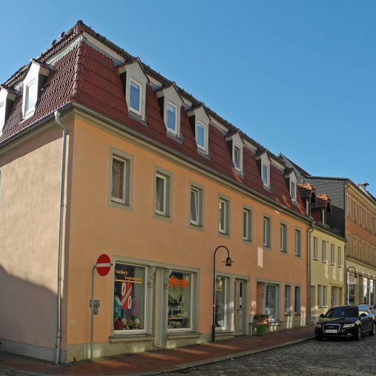 Ackerbürgerhof, bestehend aus Wohnhaus und Seitenflügel zur Rosenstraße Dresdner Straße 8