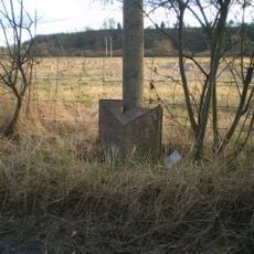 Milepost, W of Quatford Castle