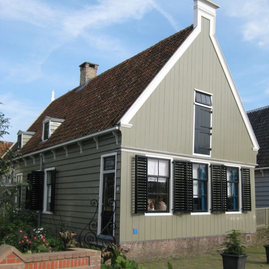 Havenrak 1, Broek in Waterland