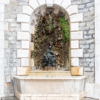 Fontaine de la rue Saint-Léger (sous pont)