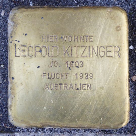 Stolperstein en memoria de Leopold Kitzinger