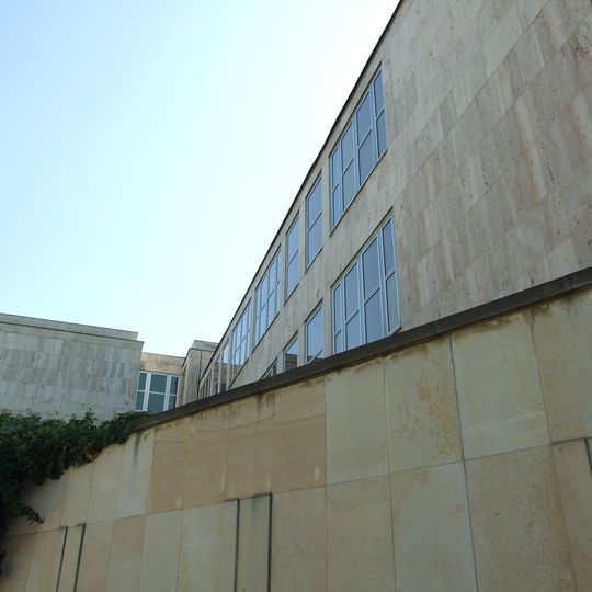 Budova Střední školy při velvyslanectví Ruské federace v Praze