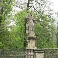 Socha svatého Vojtěcha na barokním mostě poblíž zámku Žďár