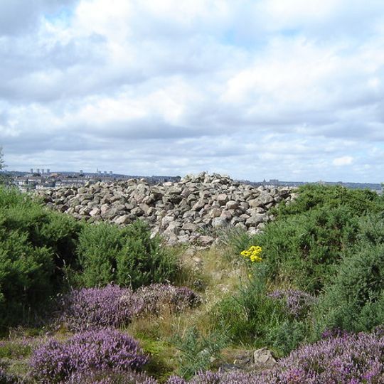Tullos Cairn, cairn
