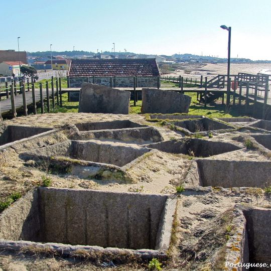 Conjunto de tanques cavados nos rochedos da Praia de Angeiras