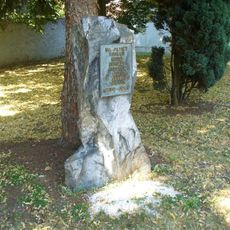 Pomník padlým rudoarmějcům v Podřipské ulici v Horních Beřkovicích