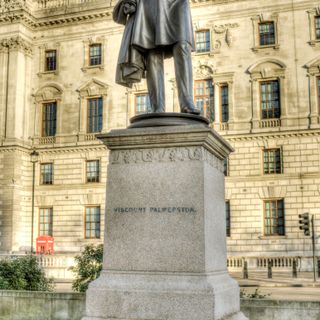 Estátua de Lord Palmerston