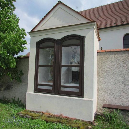 Výklenková kaplička sv. Josefa a sv. Jana Nepomuckého v Pohnání