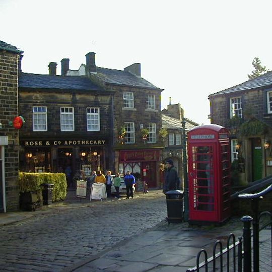 K6 Telephone Kiosk Outside Number 121